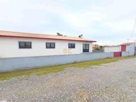 Casa de 3 dormitorios con piscina y terreno - ¡Buen Suceso!