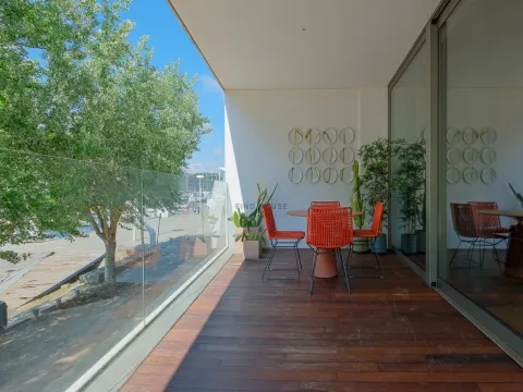 Arrenda-se T1 mobilado, com garagem e frente de Rio na Afurada, Vila Nova de Gaia