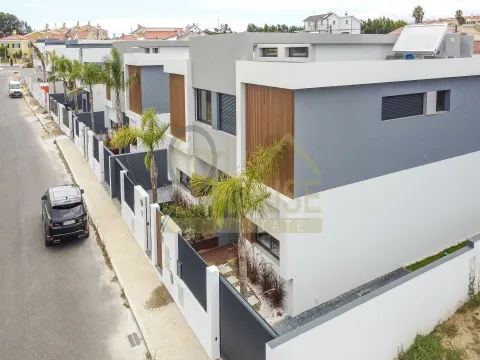 Moradia geminada T3 em Bicesse