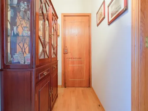 Vende-se Apartamento T2 nos Olivais, Lisboa