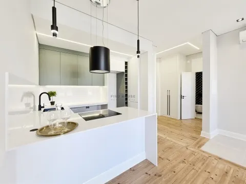 Apartamento T3 com 2 Suites, totalmente remodelado na Av. Almirante Reis, Lisboa