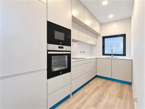 Andar Moradia T3 com Terraço, pronto habitar, centro Espinho