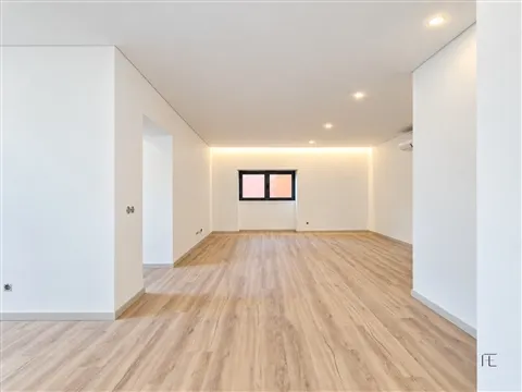 Andar Moradia T3 com Terraço, pronto habitar, centro Espinho