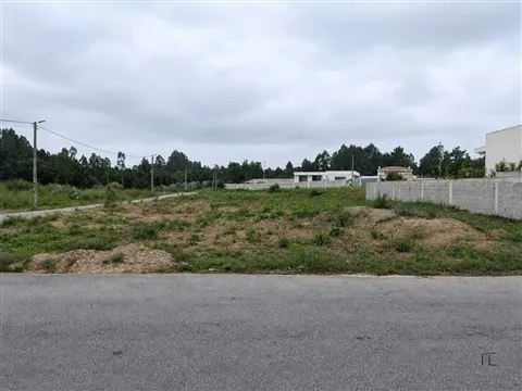 Terreno para Construção com Projeto para Duas Moradias Isoladas | Grijó, Vila Nova de Gaia
