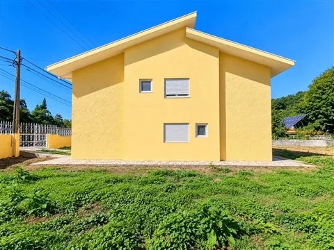 Moradia Isolada T4 com 2.860 m² de Terreno, Santa Maria de Lamas
