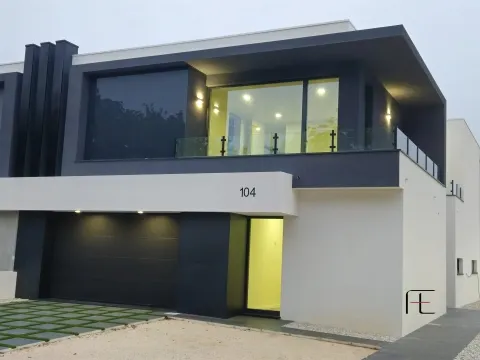 Semi-detached house T4