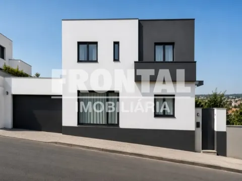 Detached 4-Bedroom House - 200 m2 | Center of Mirandela, Bragança