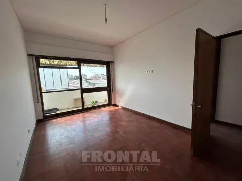 4-Bedroom Apartment for Rent – ​​Porto City Center (130 m²)