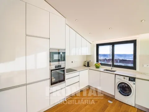 Penthouse com Dois Terraços e Vista Mar | Centro De Espinho, Espinho