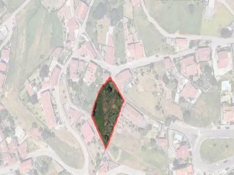 Terreno com Projeto Aprovado para Moradia T3 com Piscina | Pronto para Construção