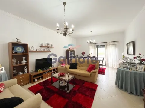 Apartamento T2 com garagem, em Tavarede