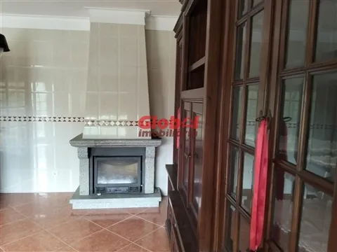 Moradia Geminada T4