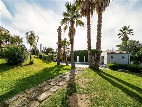 Moradia T7+2 com Piscinas e Jardim em Arcozelo, Gaia
