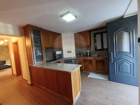 Moradia T4 para arrendamento