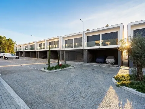 Moradia T4 para venda