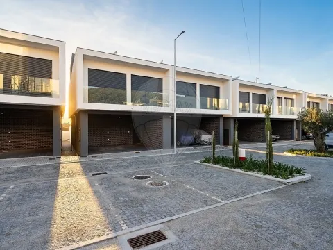 Moradia T4 para venda