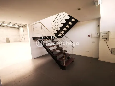 Armazém em Roriz Barcelos para arrendamento