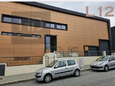 Armazém para venda ou aluguer na zona industrial de Grijó