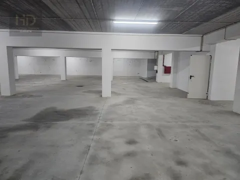 Armazém para venda ou aluguer na zona industrial de Grijó