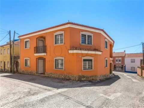 Moradia T4+1 com Garagem a 3 minutos da praia
