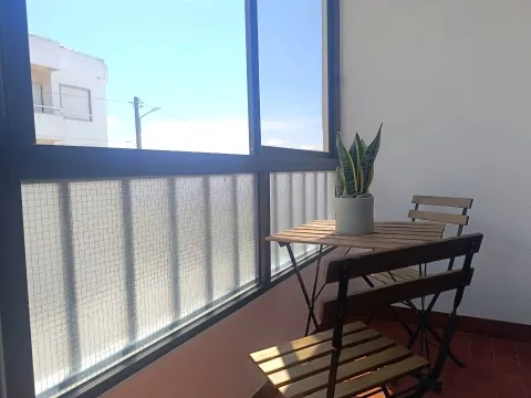 Apartamento T1 a 200 metros da areia