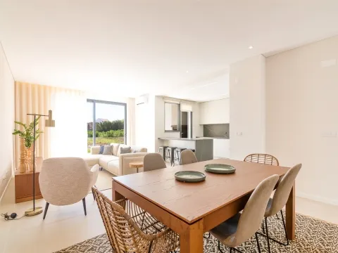 Comfort and deisgn by the beach - House T4+1 Areal Lourinhã