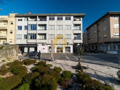 Appartamento T4 in Rua do Amial