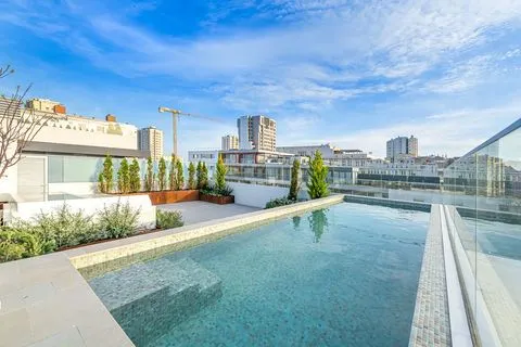 Penthouse 4 quartos de luxo com terraço e piscina privativa