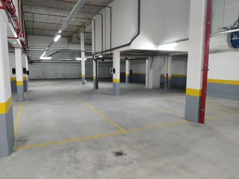 Lugar de estacionamento com carregamento eléctrico