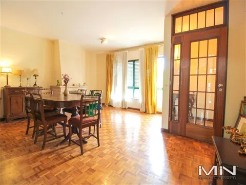 T3 | 2 frentes | Garagem fechada | Lareira | Condomínio com parque infantil