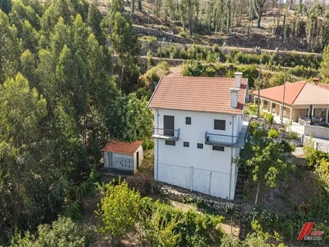 MORADIA INDIVIDUAL T2 COM GARAGEM , TERRENO E VISTAS  FANTÁSTICAS!