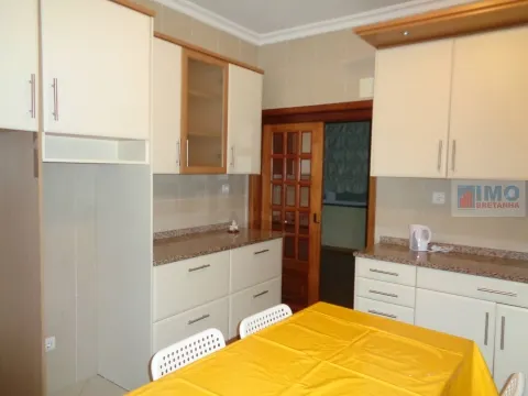 UM QUARTO DISPONÍVEL p/ Rapaz - T4 - Calçada Alta - UBI