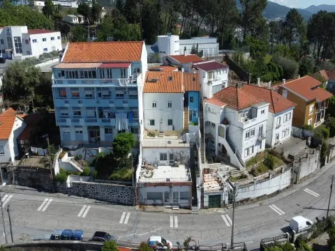 Investimento - Edifício c/ 2 Apartamentos T2 e espaço comercial - Covilhã