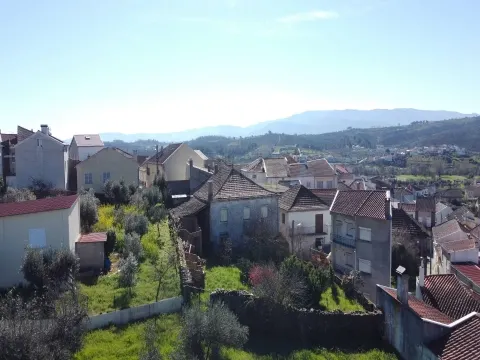 Moradia V7 de 3 pisos c/ Quintal – Peso - a 15 min. da Covilhã