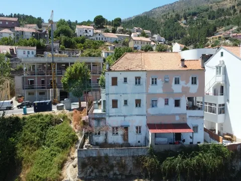  Edificio c/ 3 Apartamentos T2 p/ Recuperar - Covilhã