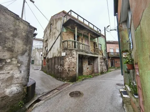 Moradia c/ Projecto de Recuperação - Roxo - 15 min de Coimbra