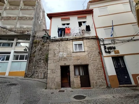 Edifício c/ 3 Apartamentos - Centro Histórico - Covilhã