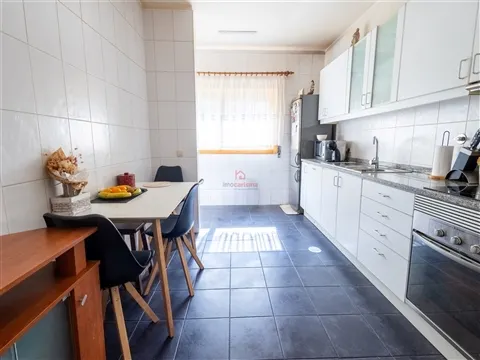 Apartamento T2 em Vila das Aves, Santo Tirso