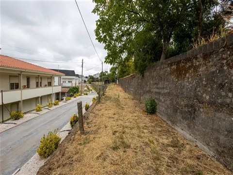 Terreno para construção com 1.700m2 em São Martinho do Campo, Santo Tirso