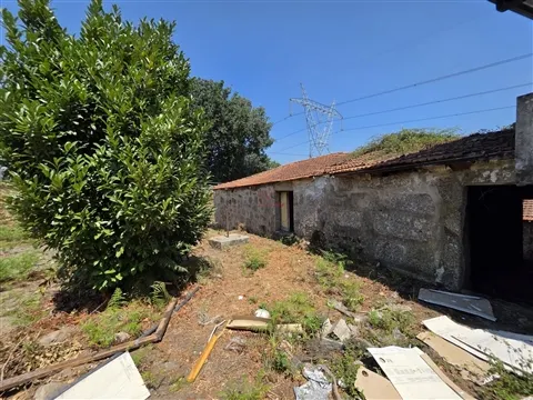 Moradia para Restauro Total em Lordelo, Guimarães
