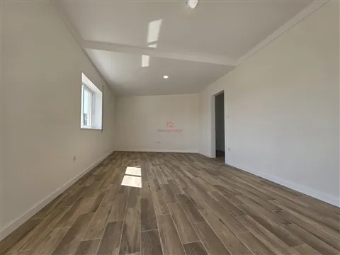 Andar Moradia T3 para Arrendamento em Lordelo, Guimarães