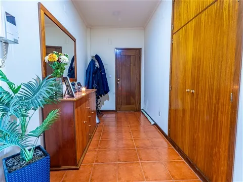 Apartamento T2 transformado em T3 em Vila das Aves, Santo Tirso
