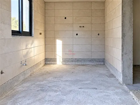 Moradia T2 Vendida em Fase de Acabamentos + Ruína para Restauro Total em Lordelo, Guimarães