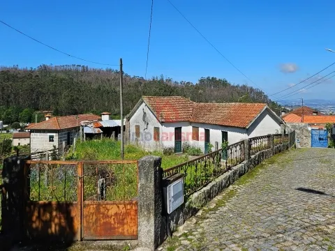 Moradia Térrea para Restauro em Codessos, Paços de Ferreira