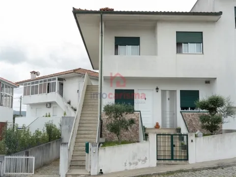 T2+1 Apartment Floor in Lordelo, Guimarães