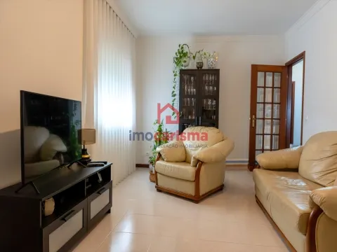 Apartment Floor Dwelling T2+1