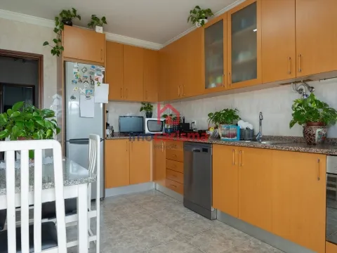 Apartment Floor Dwelling T2+1