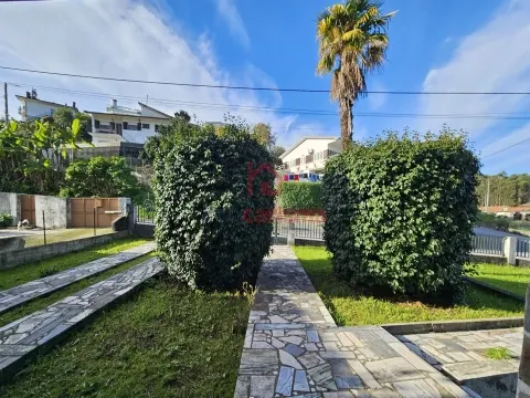 Moradia T4 Para Arrendamento em Roriz, Santo Tirso