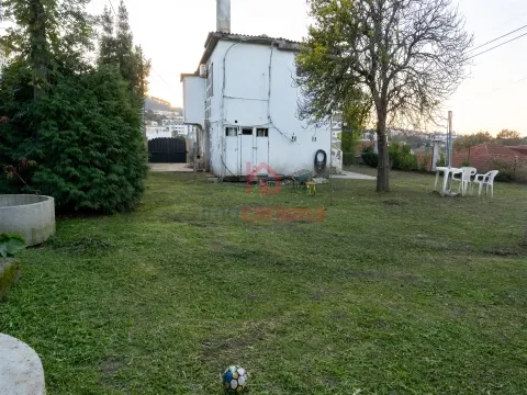 Moradia T3 convertida em T1 em Rebordões, Santo Tirso