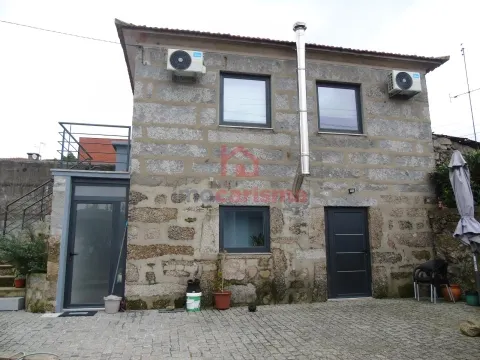 Moradia T3 Remodelada em Vila das Aves, Santo Tirso